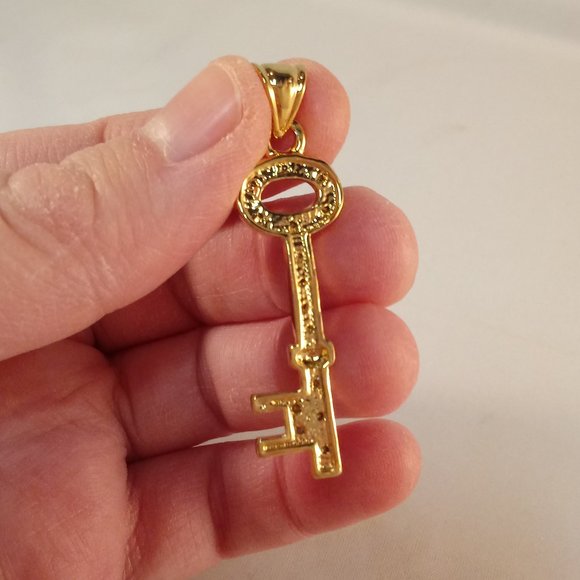 18K Yellow Gold Filled Key Diamond Zircon Necklace Pendant Party Gift - Picture 7 of 7